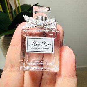 Miss Dior Blooming Bouquet Mini Eau de Toilette Bottle - Pale Pink Ribbon